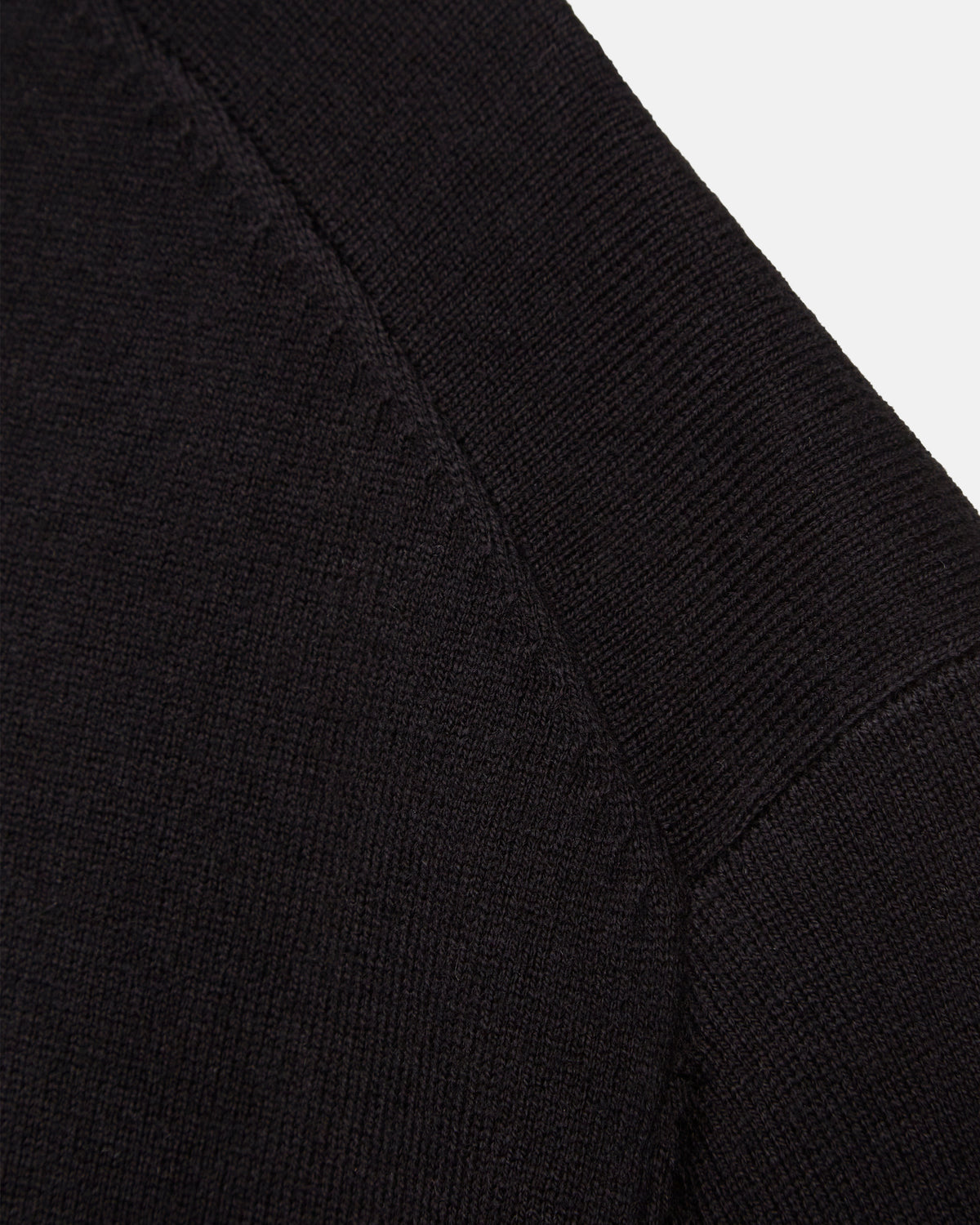 ROOTS WOOL -  BLACK